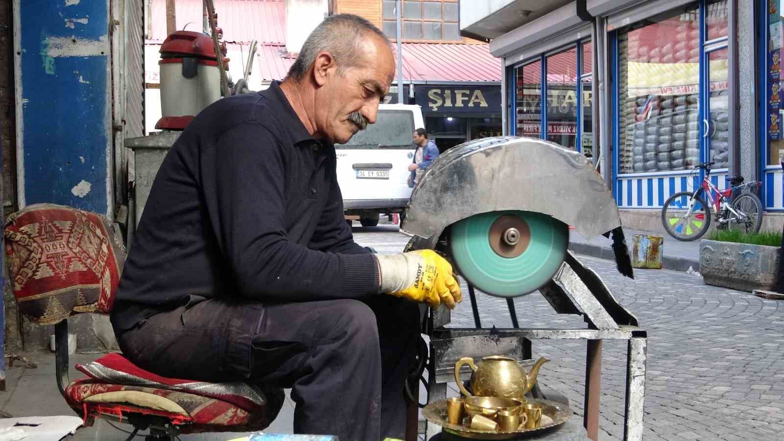 Van’da unutulmaya yüz tutmuş kalaycılık mesleğinin son temsilcisi