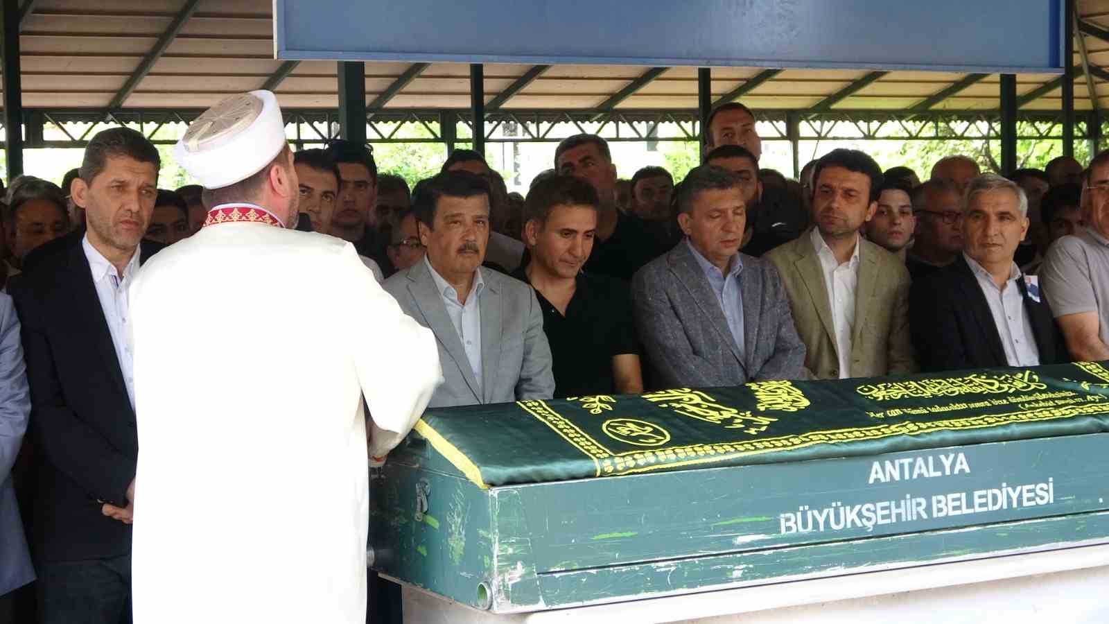 AK Parti Manavgat İlçe Başkanı Erol toprağa verildi