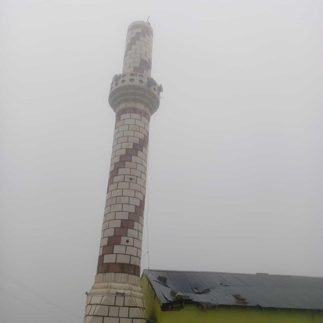 Yıldırım cami minaresine düştü
