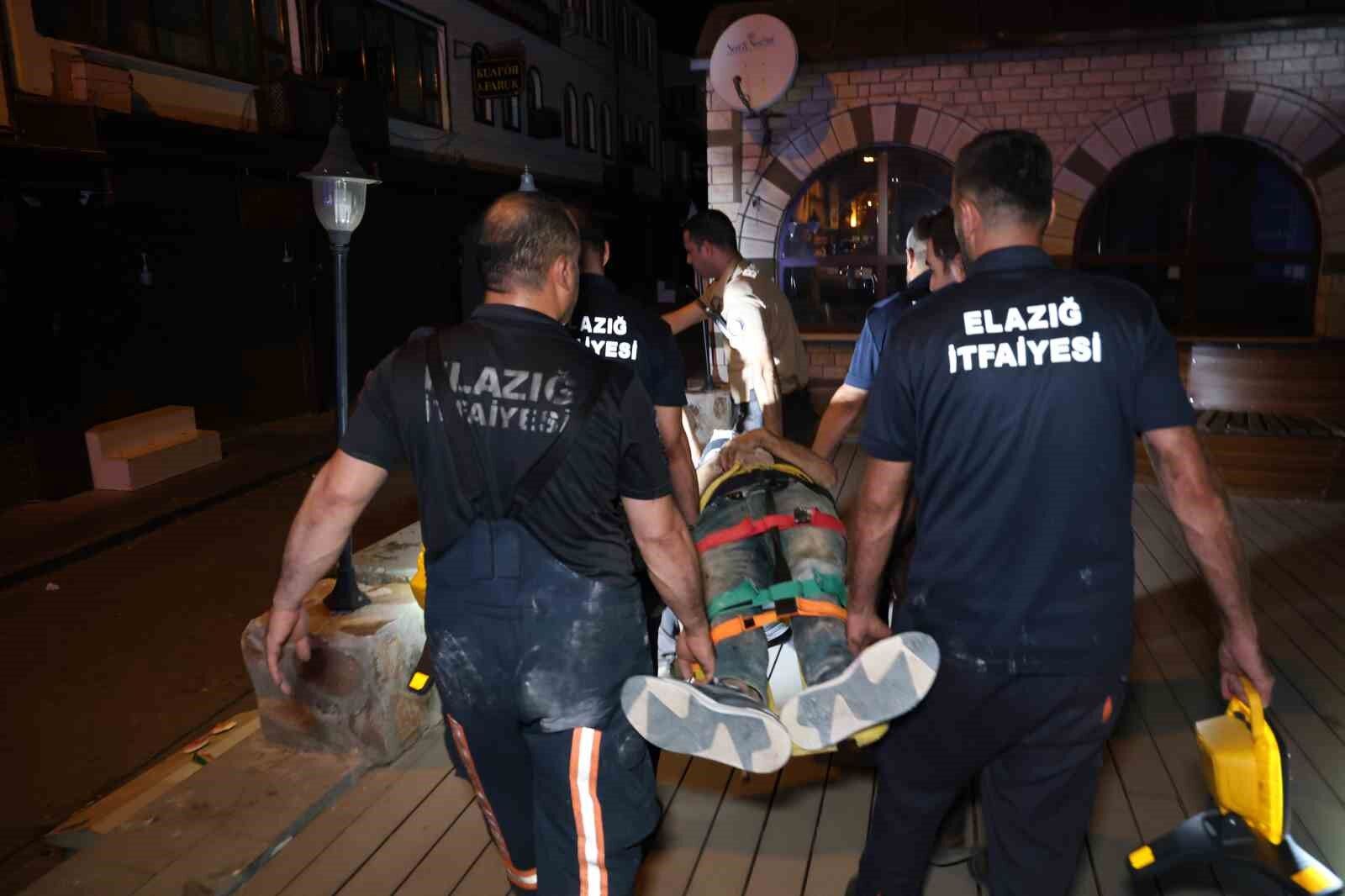 Asansör boşluğuna düşerek yaralanan şahsı itfaiye ekipleri kurtardı