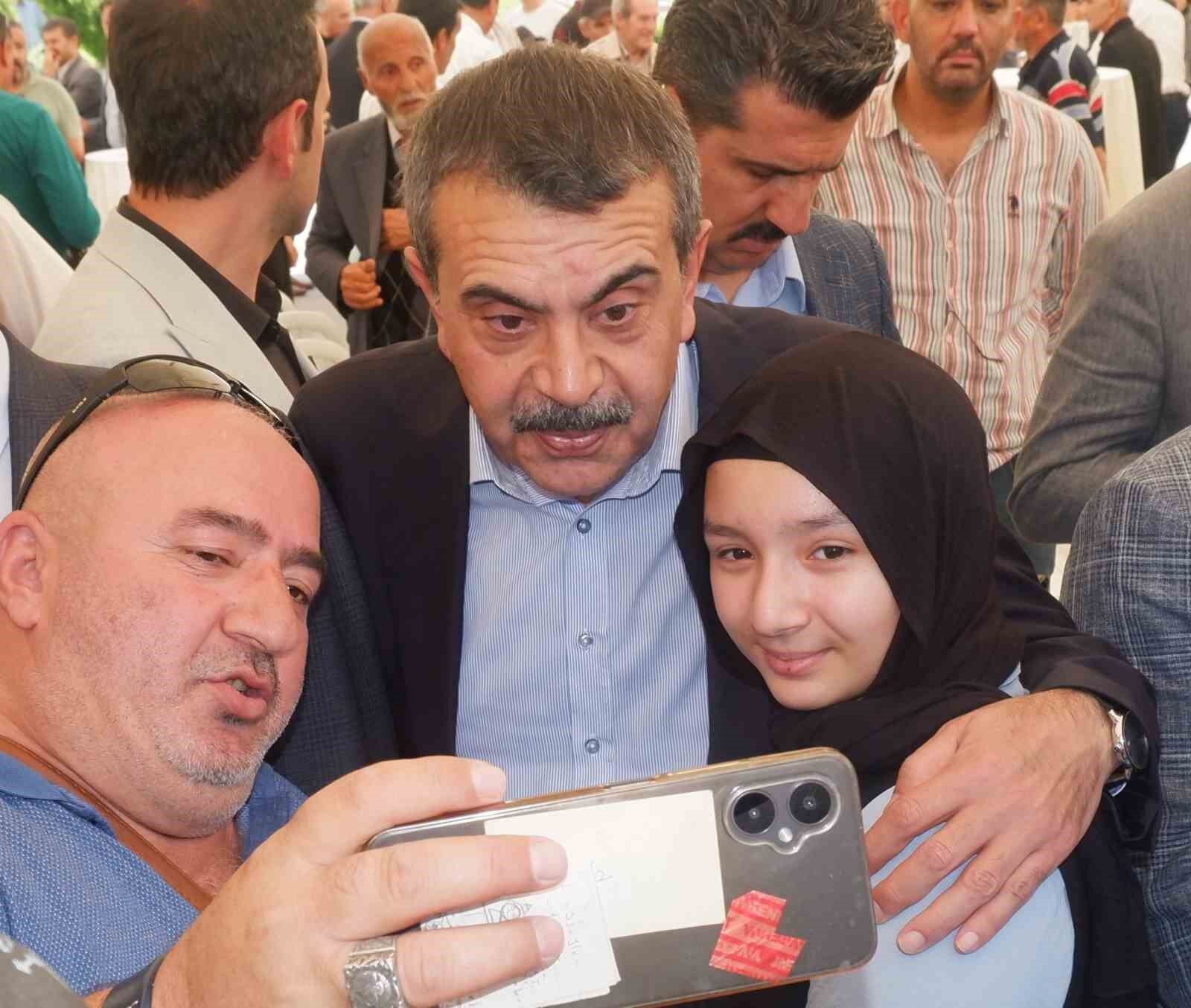 Bakan Tekin: “Evrensel ölçütlere uyun bir müfredat oluşturmaya çalıştık”