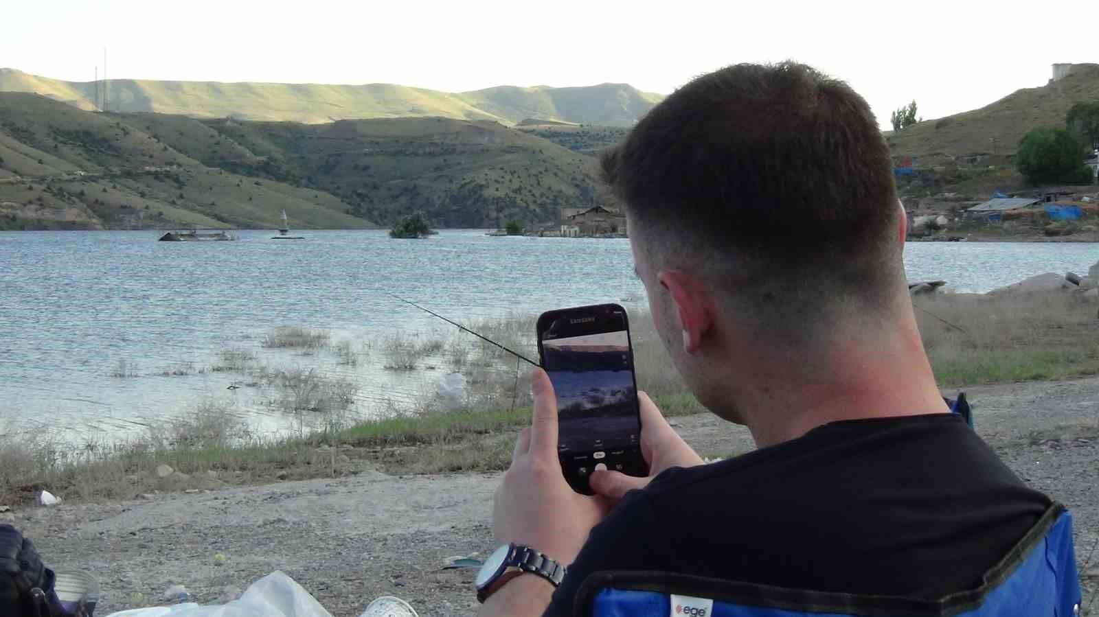 Kars’ta köy sular altında, minare dışarıda kaldı