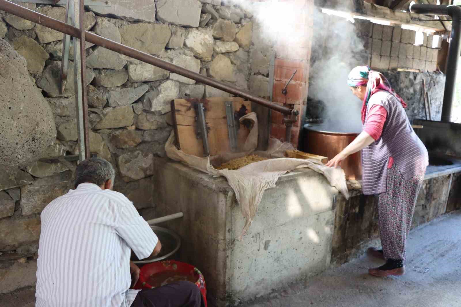 Karnavas’ta pekmez zamanı