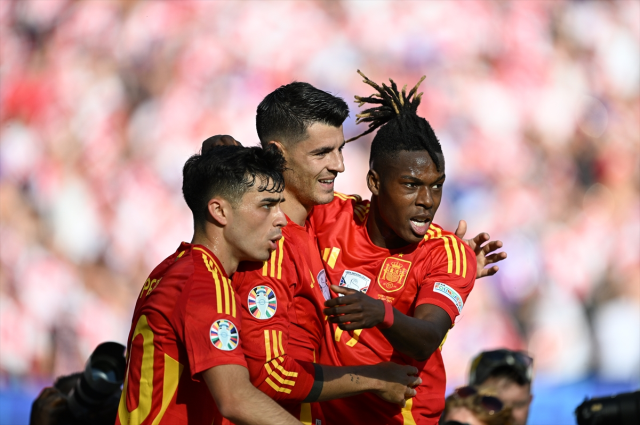 İspanya, Hırvatistan'a şans tanımadı: 3-0