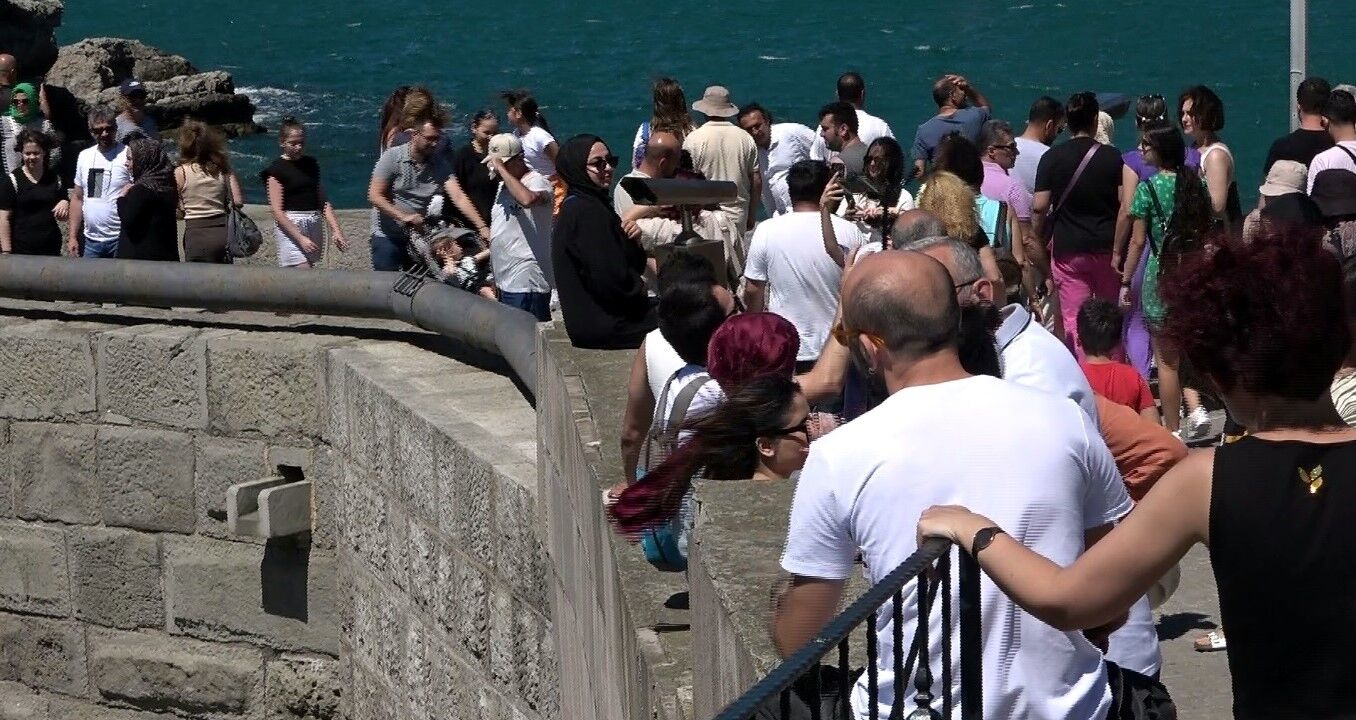 Amasra 8 günde nüfusunun 80 katı misafir ağırladı