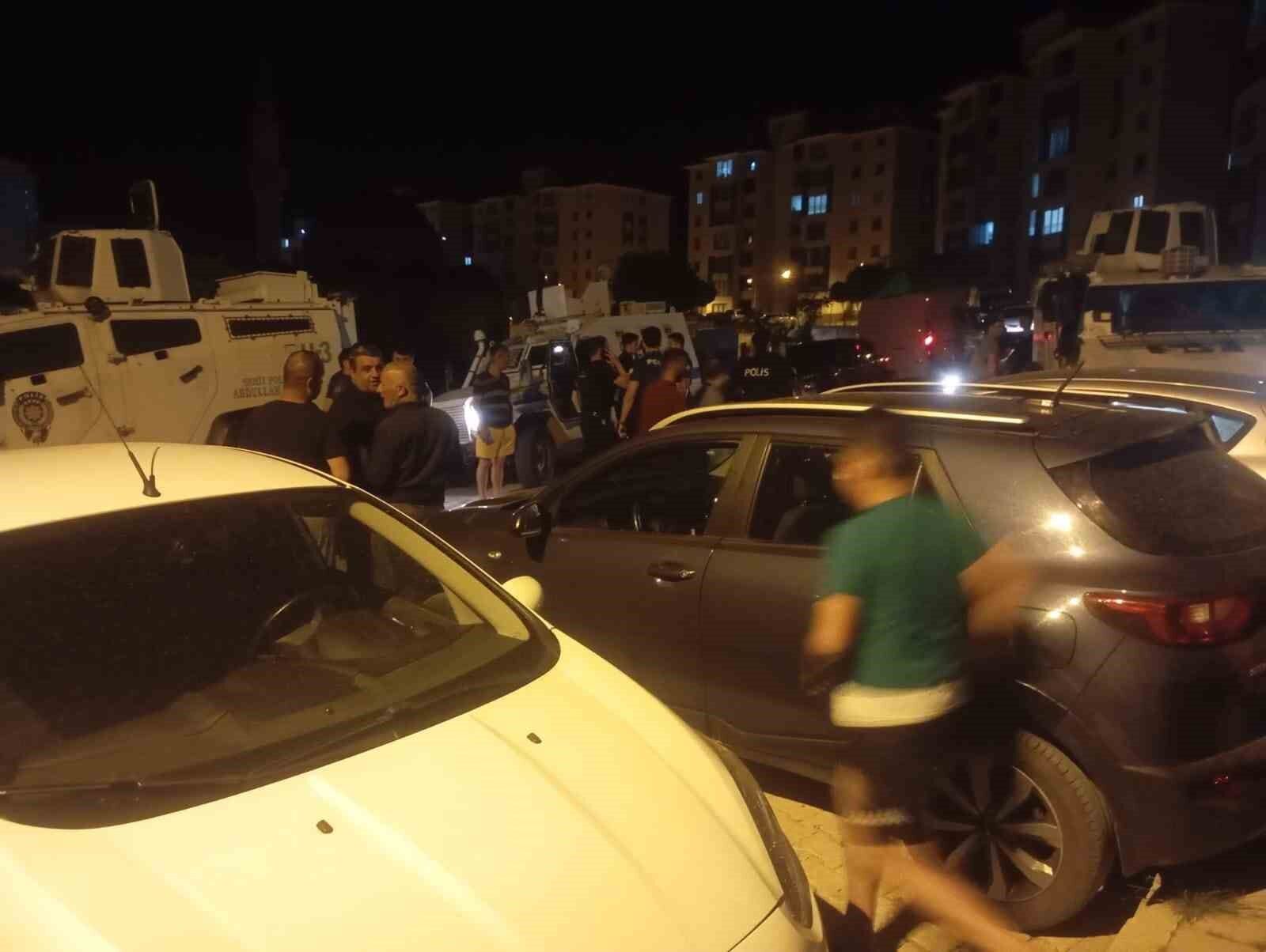 Yüksekova’da binanın 3’üncü katından düşen genç yaralandı