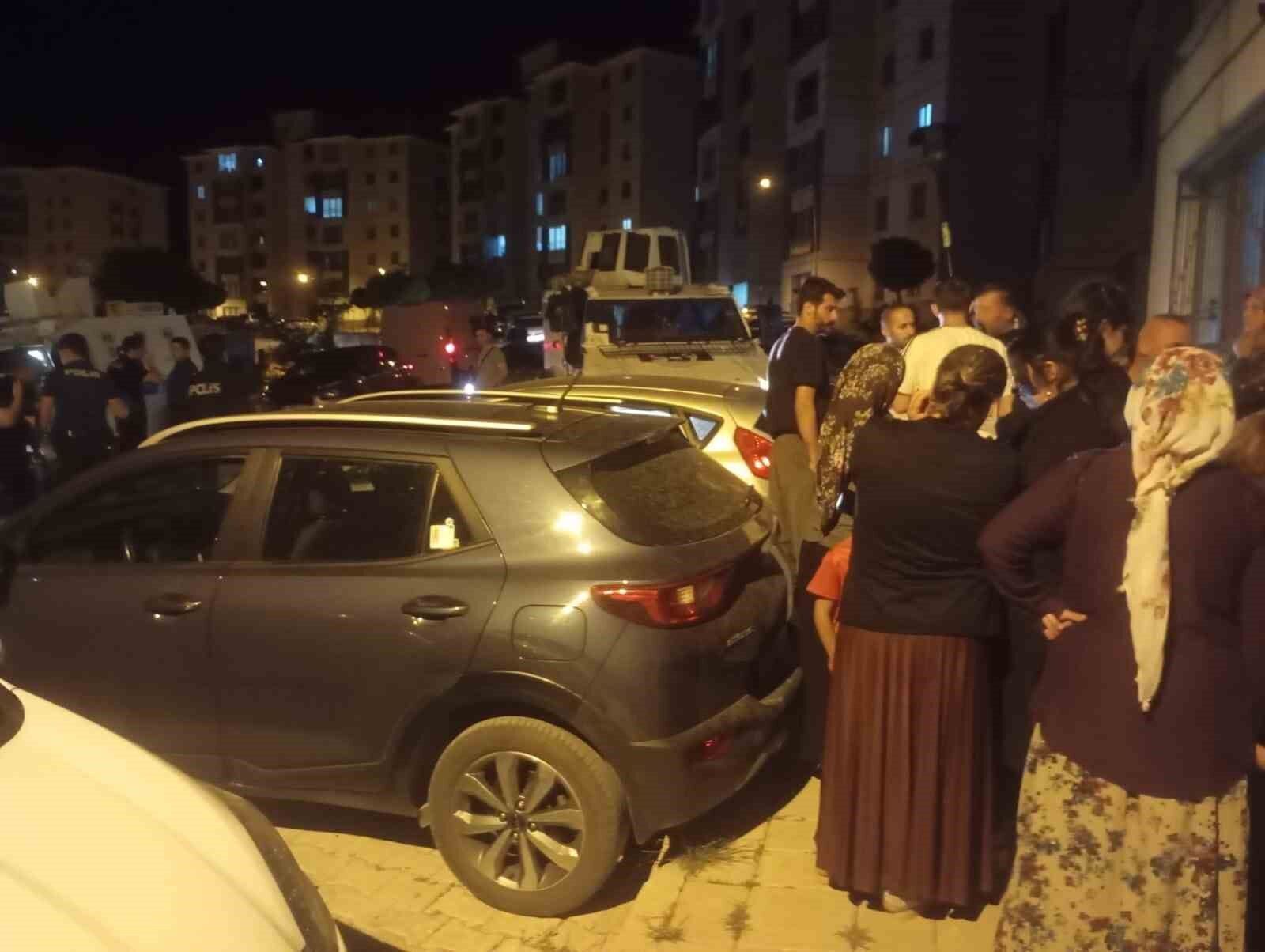 Yüksekova’da binanın 3’üncü katından düşen genç yaralandı