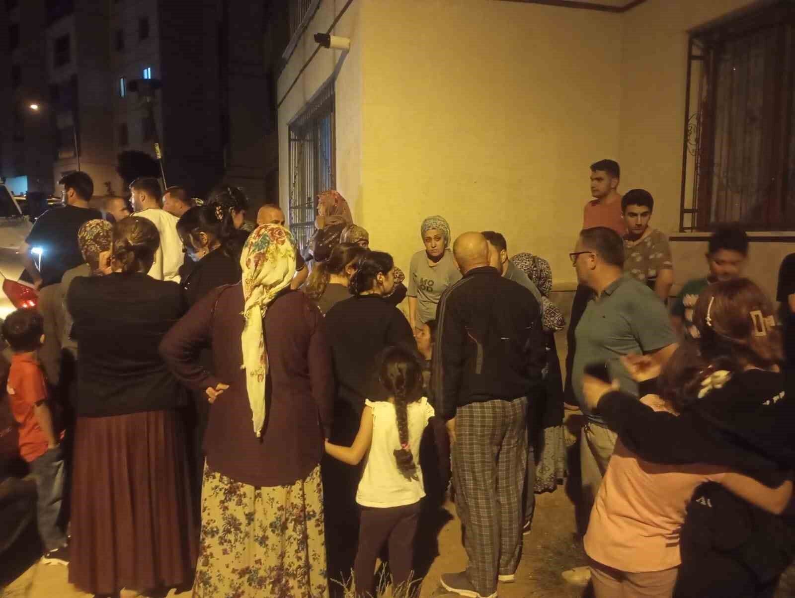 Yüksekova’da binanın 3’üncü katından düşen genç yaralandı