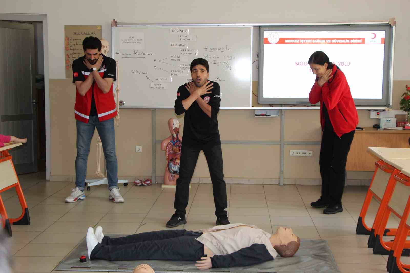 Bingöl’de 1 yıl içinde 950 öğretmen ve personel Heimlich manevrası eğitimi aldı