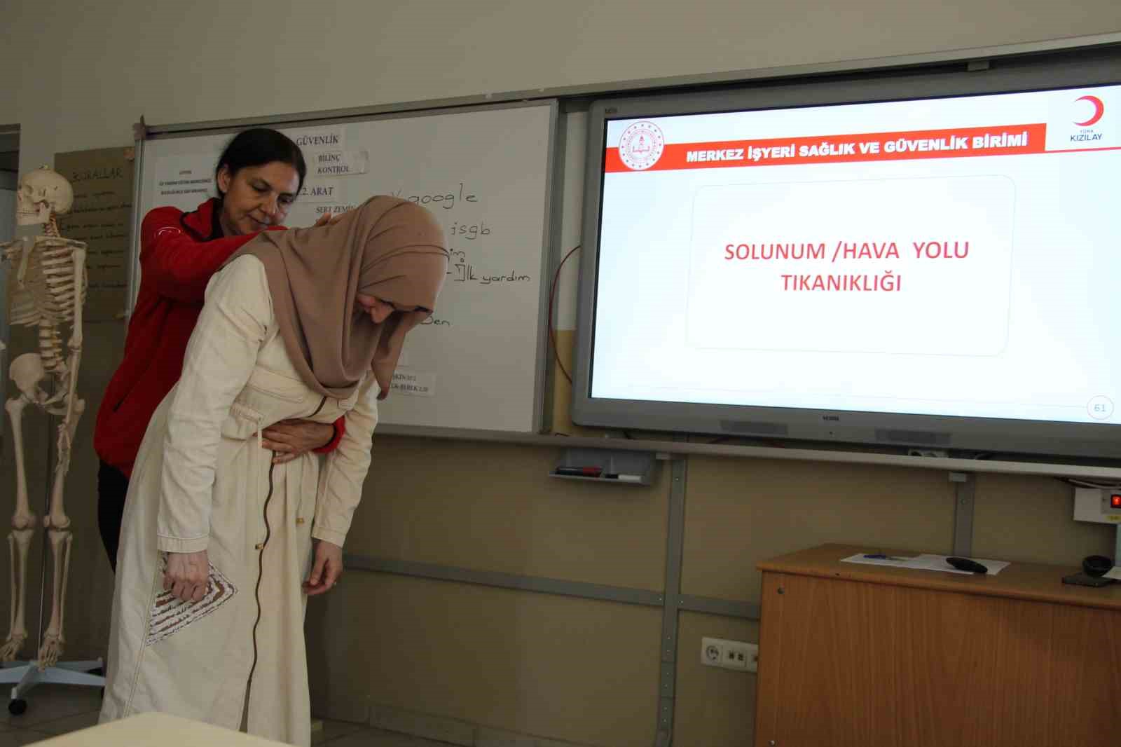 Bingöl’de 1 yıl içinde 950 öğretmen ve personel Heimlich manevrası eğitimi aldı