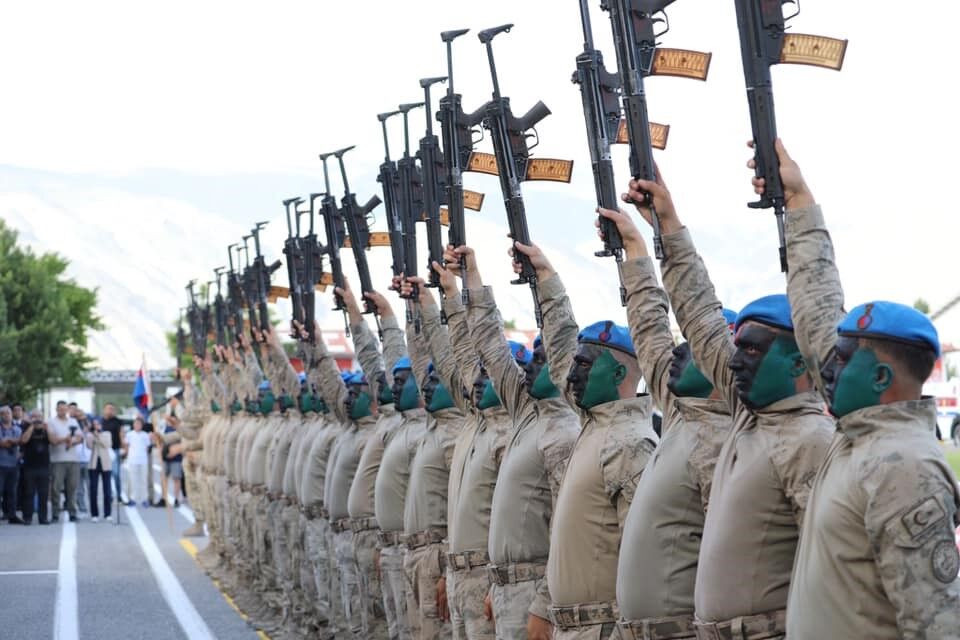 Erzincan’da jandarma komandolar gösterisiyle nefes kesti