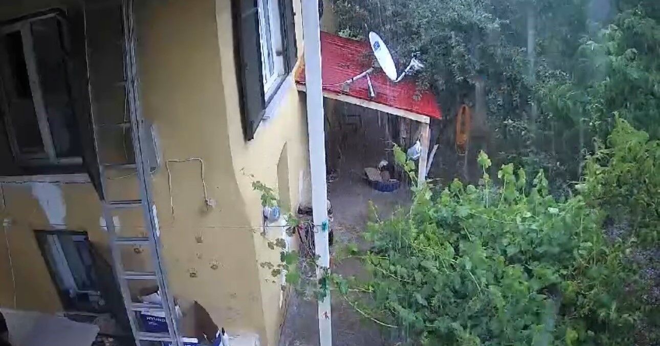 Tuzluca’da ani dolu yağışı tarım arazilerine zarar verdi