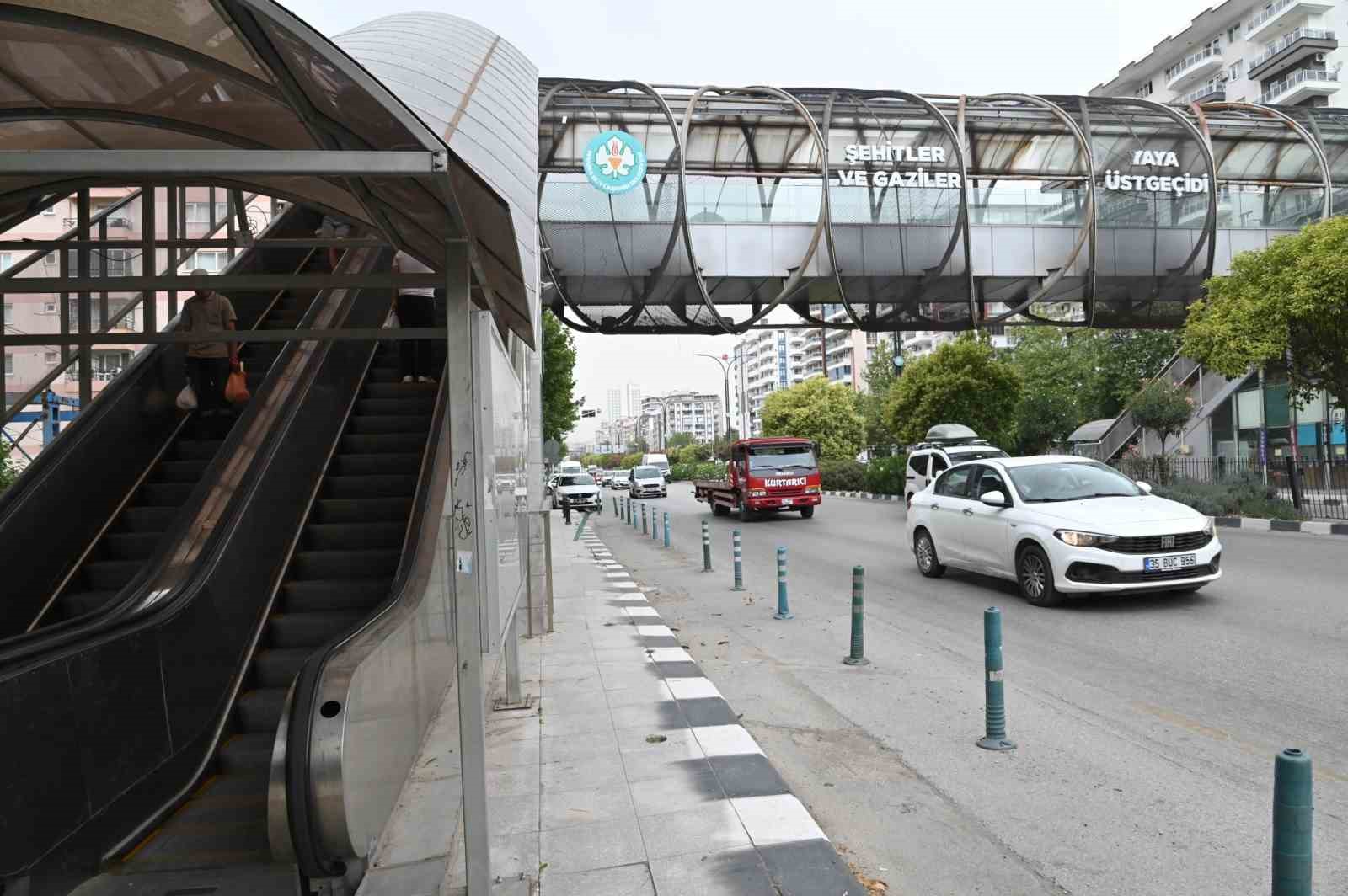 Şehitler ve Gaziler Yaya Üst Geçidi artık çalışıyor