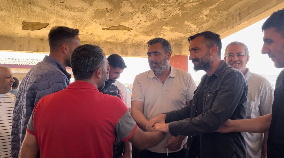 Ağrı Hayvan Borsası’na giden polis ekipleri, vatandaşları dolandırıcılık konusunda bilgilendirdi