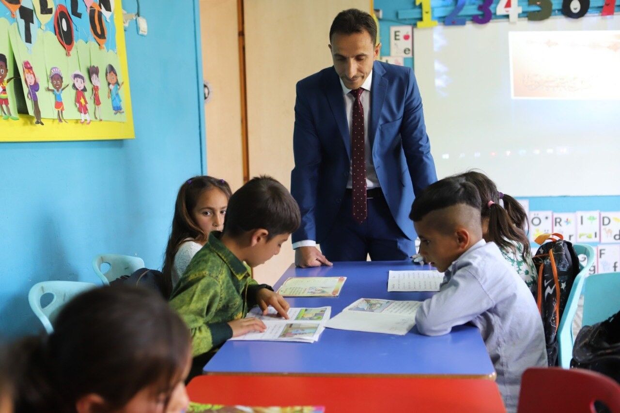 Atıl alanı organik tarım alanına çeviren fedakar öğretmen, ürünlerin geliriyle öğrencilerin eğitim ihtiyaçlarını karşılıyor