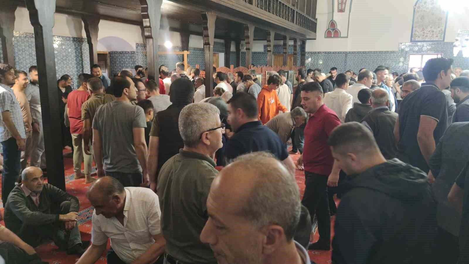 Tarihi camide Kurban Bayramı namazı