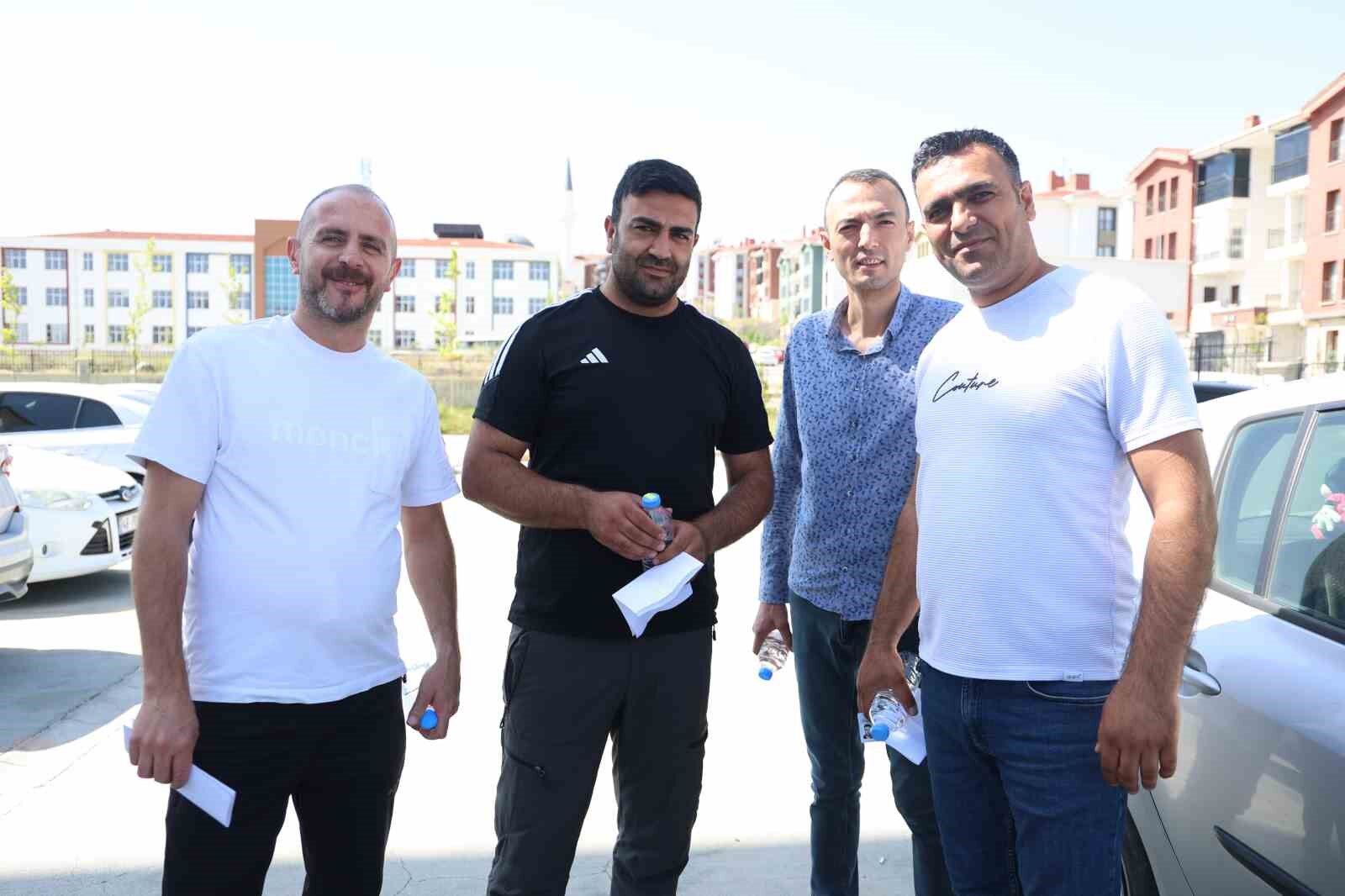 Bu okulda TYT’ye girenler 40 yaşında, geç kalanların heyecanı güldürdü