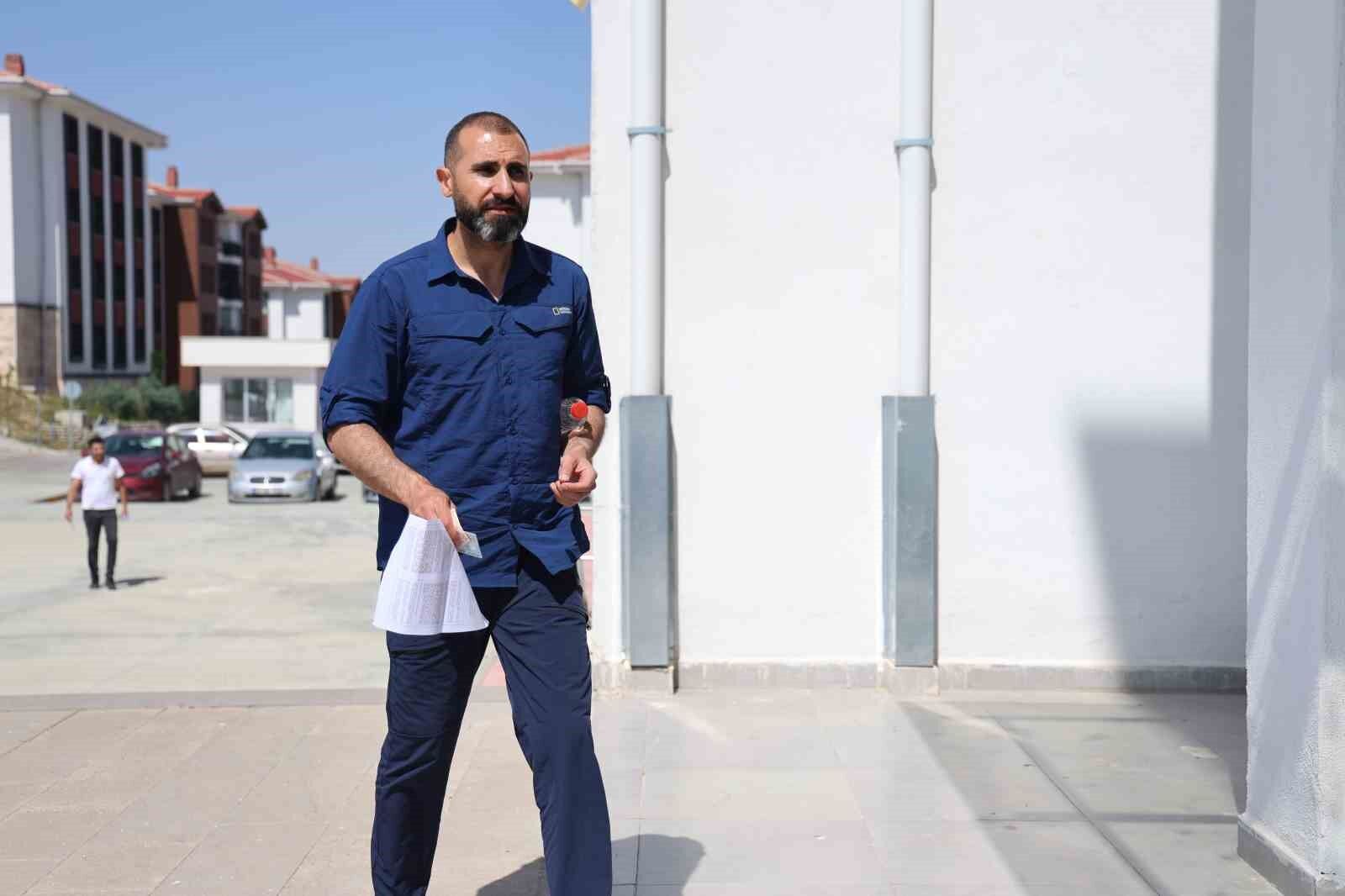 Bu okulda TYT’ye girenler 40 yaşında, geç kalanların heyecanı güldürdü