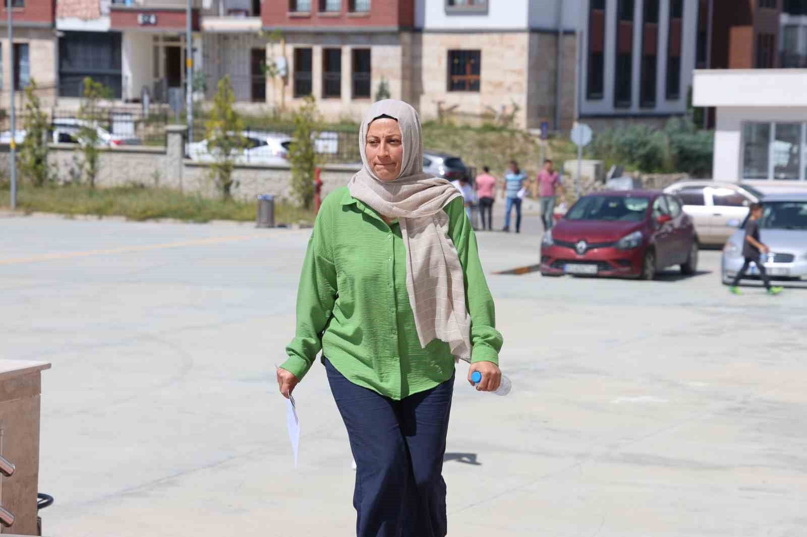 Bu okulda TYT’ye girenler 40 yaşında, geç kalanların heyecanı güldürdü