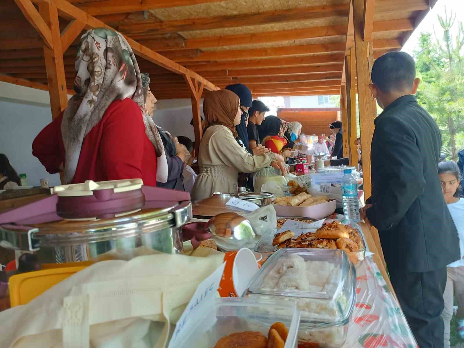 Özalp’te yöresel yemekler görücüye çıktı