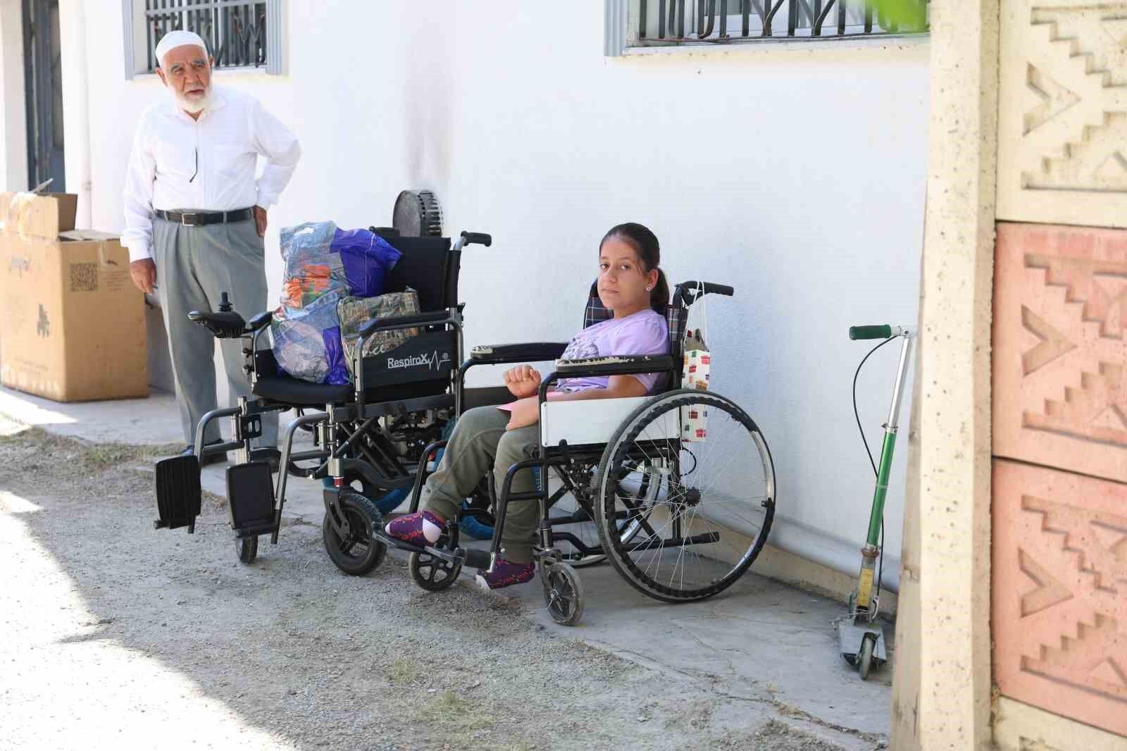 İlkokul öğrencilerinden anlamlı davranış: Mezuniyet balosu yerine arkadaşlarını sevindirdiler