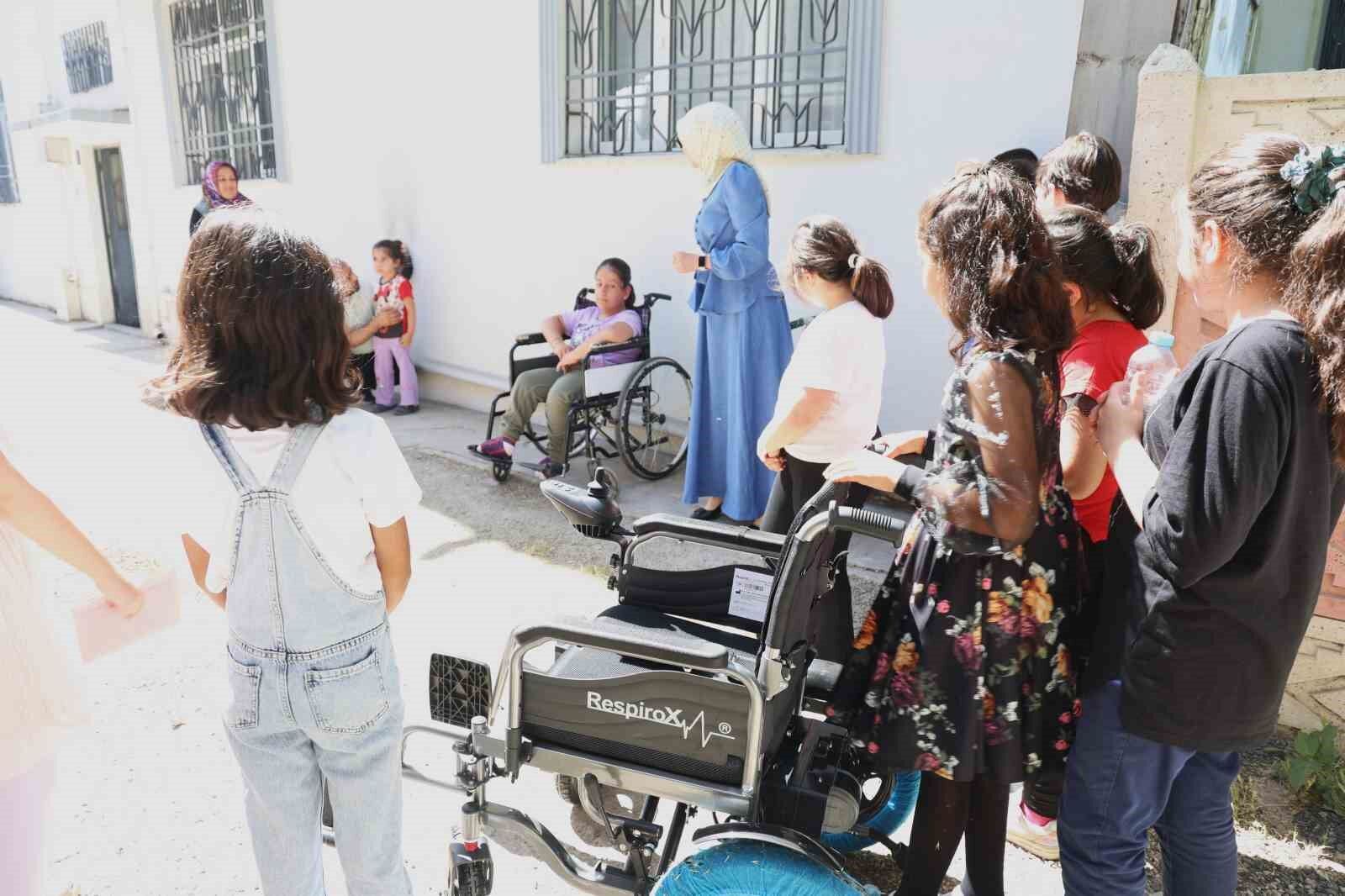 İlkokul öğrencilerinden anlamlı davranış: Mezuniyet balosu yerine arkadaşlarını sevindirdiler