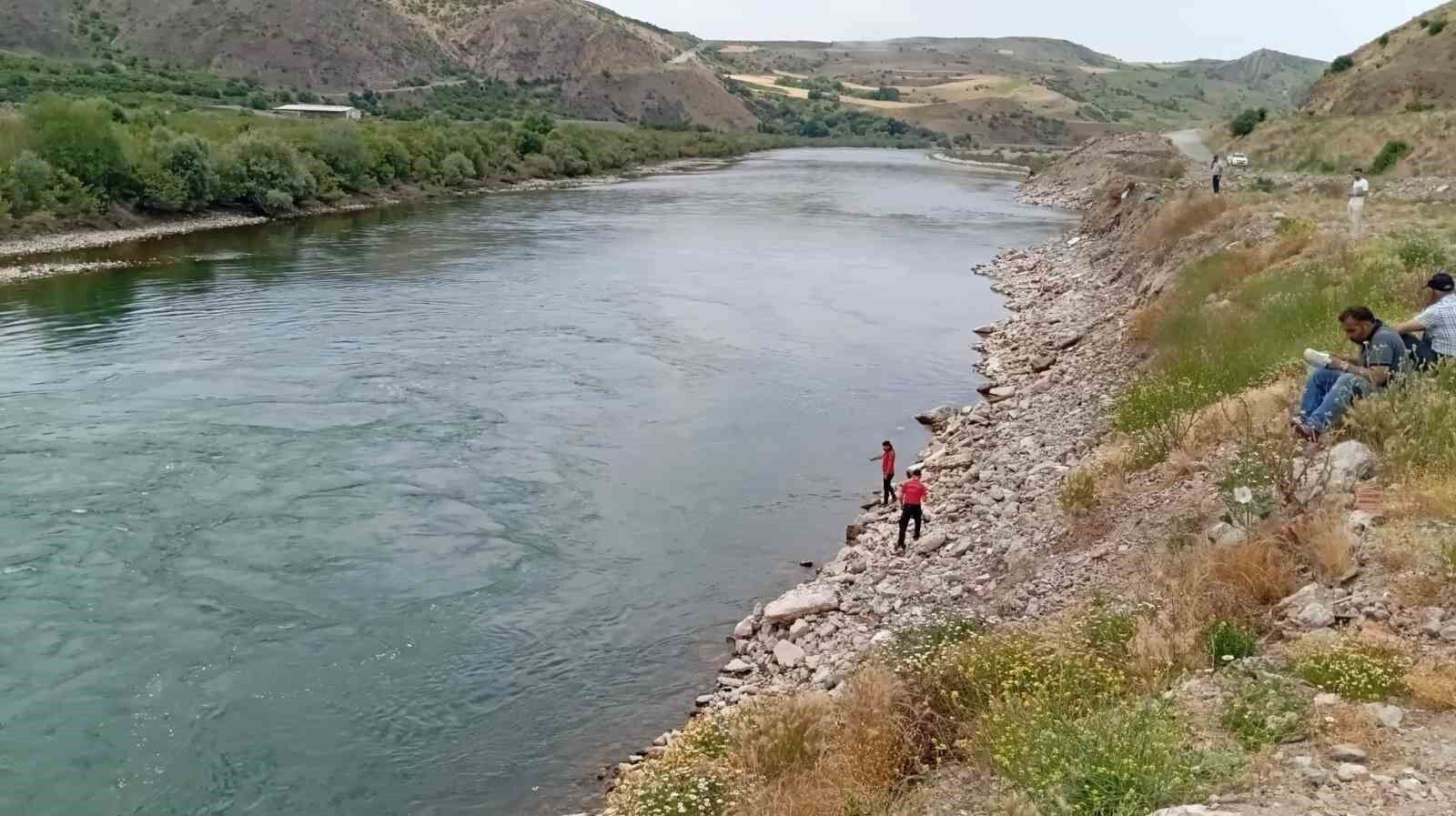 14 yaşındaki çocuk Murat Nehri’nde kayboldu