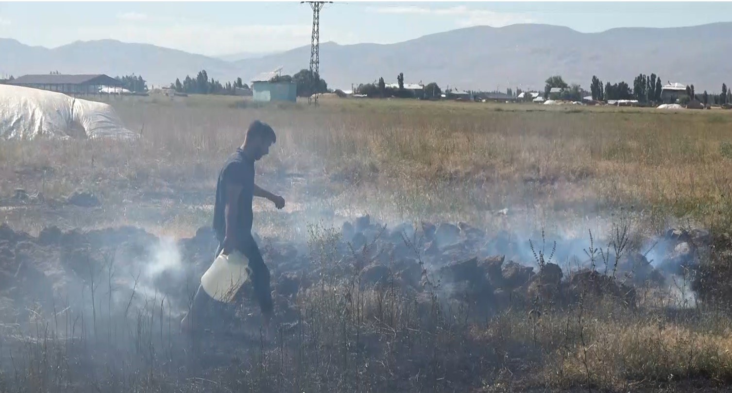 Örtü yangını tarım alanlarına sıçramadan söndürüldü