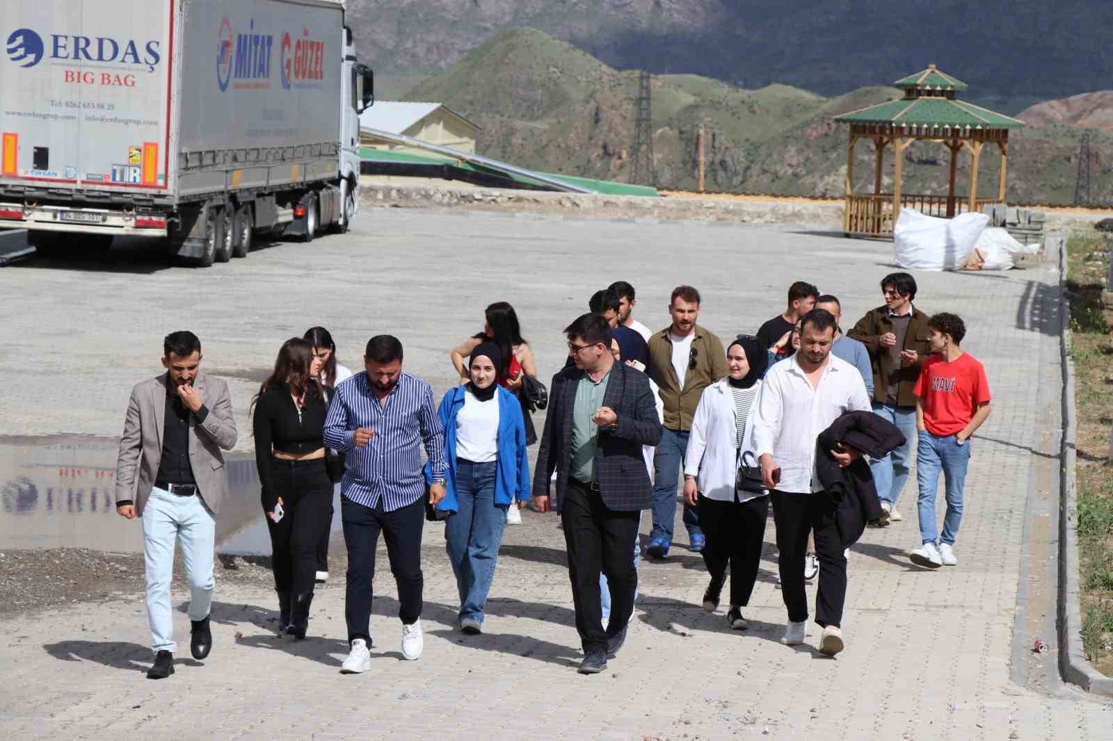 Derste öğrendiklerini sahada gördüler