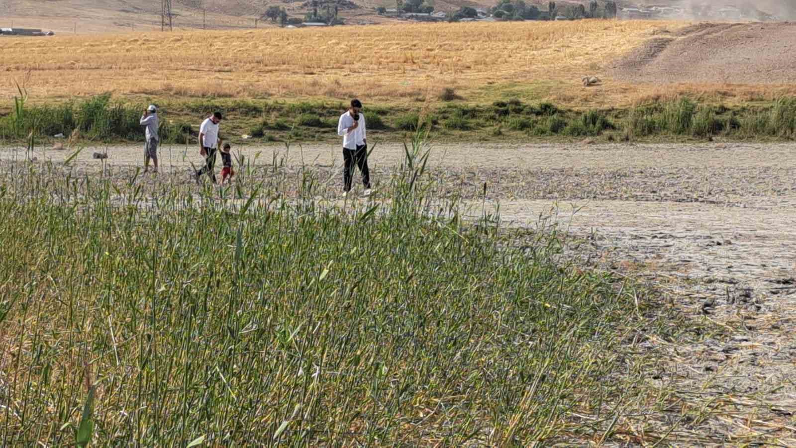 Kuraklık nedeniyle kuruyan göl yeniden doldu