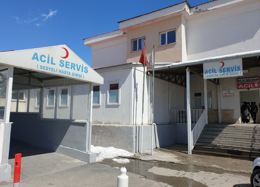 Başkale’de araç köprüden uçtu: 1 yaralı