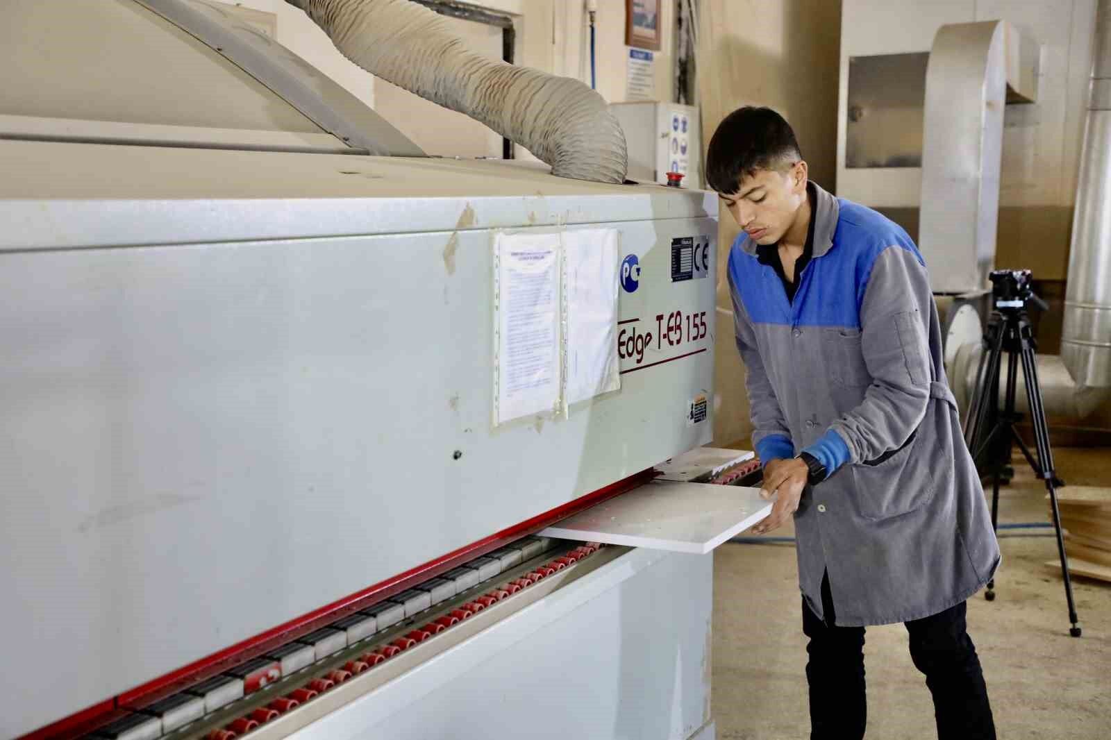 Ağrı’da fabrikaya dönüşen meslek liseleri, 38 milyonluk ciroya ulaştı