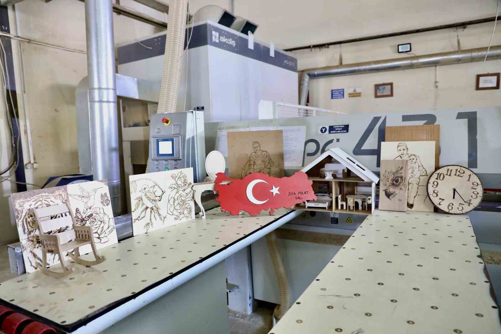 Ağrı’da fabrikaya dönüşen meslek liseleri, 38 milyonluk ciroya ulaştı