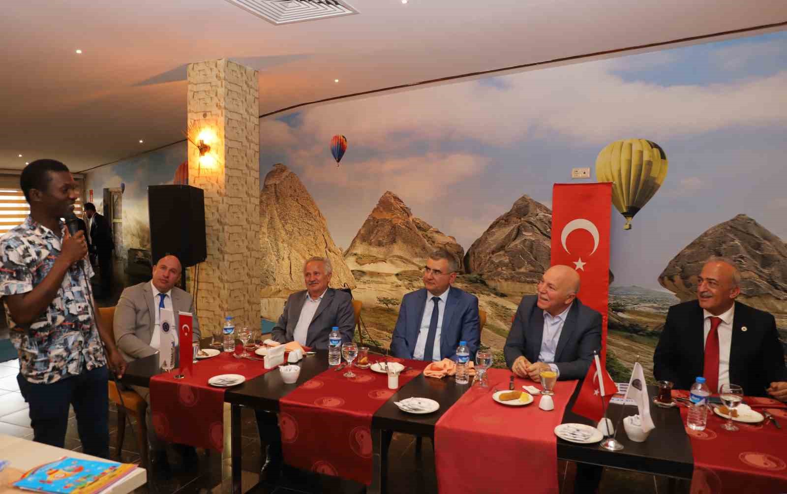 Uluslararası öğrenciler mezuniyet heyecanı yaşadı