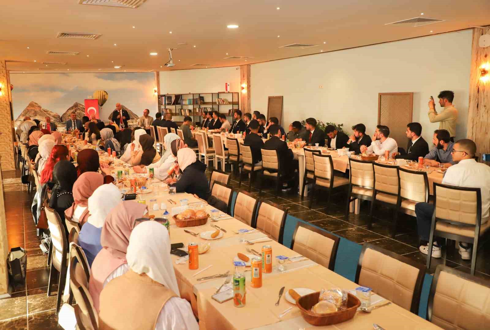 Uluslararası öğrenciler mezuniyet heyecanı yaşadı