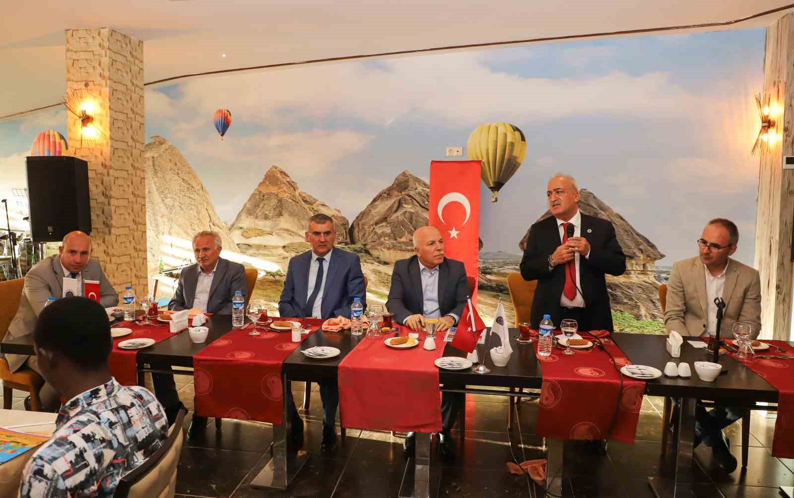 Uluslararası öğrenciler mezuniyet heyecanı yaşadı