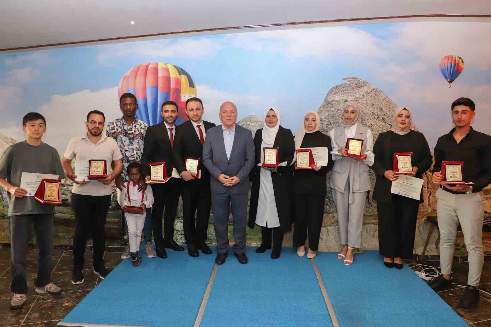 Uluslararası öğrenciler mezuniyet heyecanı yaşadı