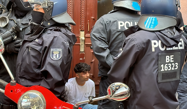 Almanya'da sokaklar alev alev! Göstericilerle polis çatıştı: Çok sayıda gözaltı var