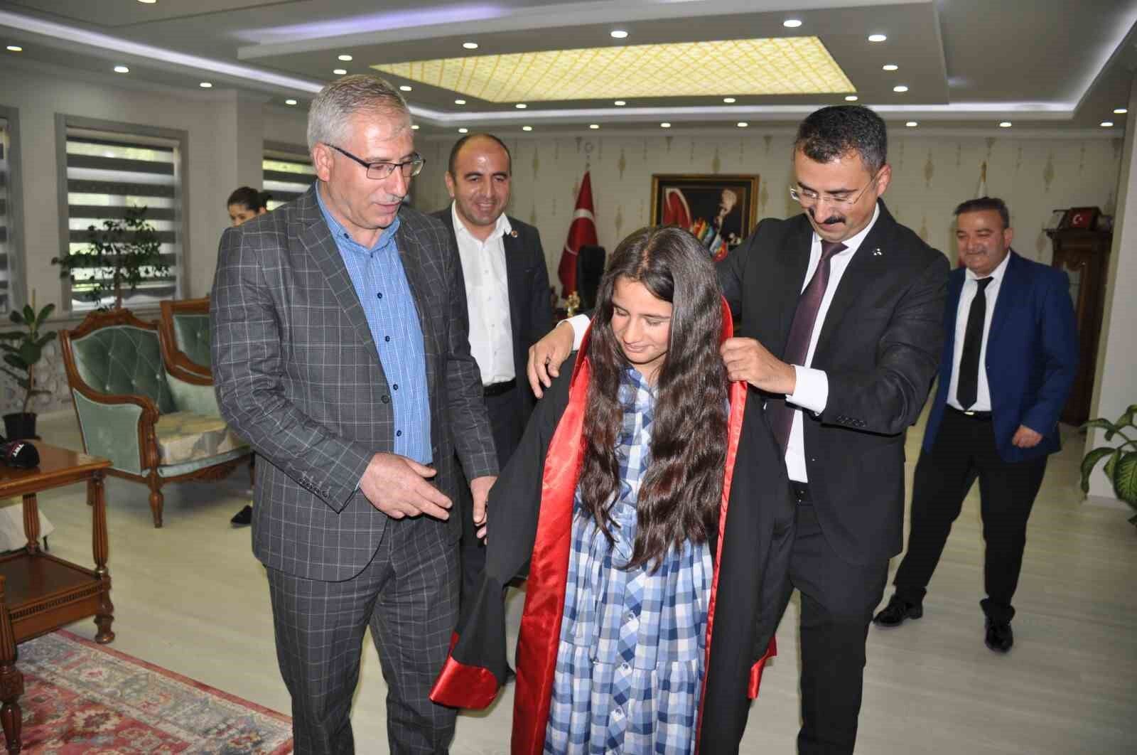 Hukukçu olmak isteyen küçük Rabia adliyeyi gezdi