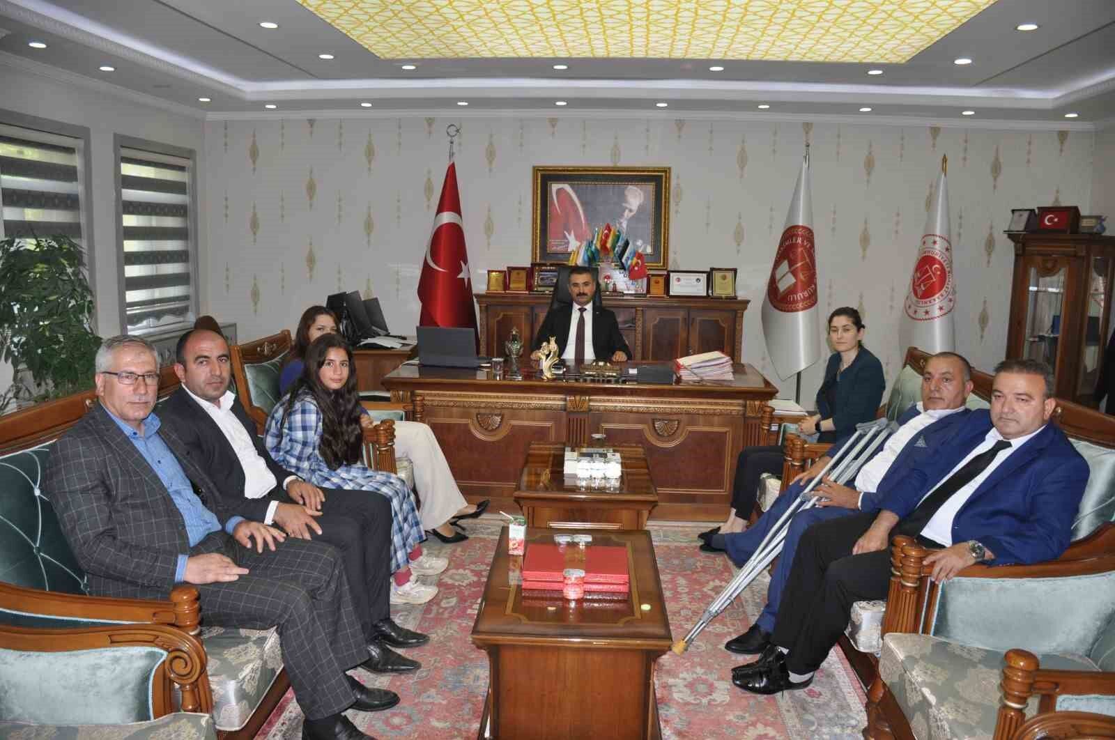 Hukukçu olmak isteyen küçük Rabia adliyeyi gezdi