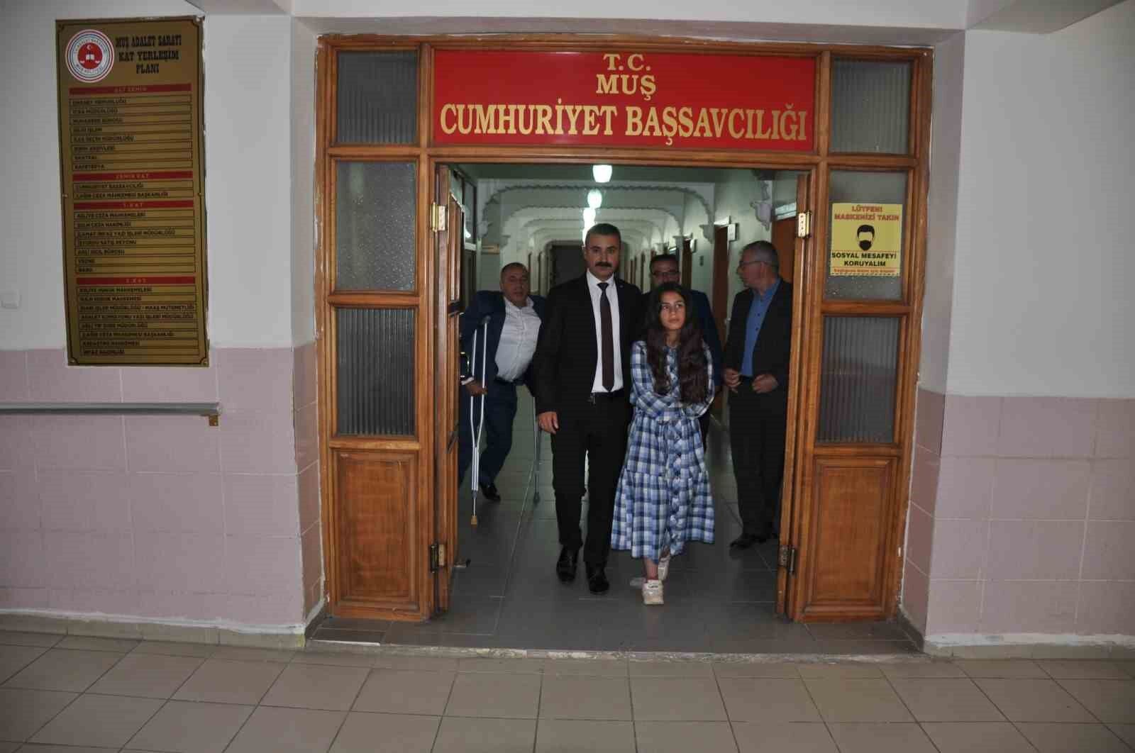 Hukukçu olmak isteyen küçük Rabia adliyeyi gezdi