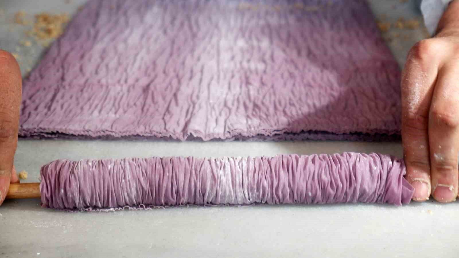 Erzurumlu ustadan mor baklava