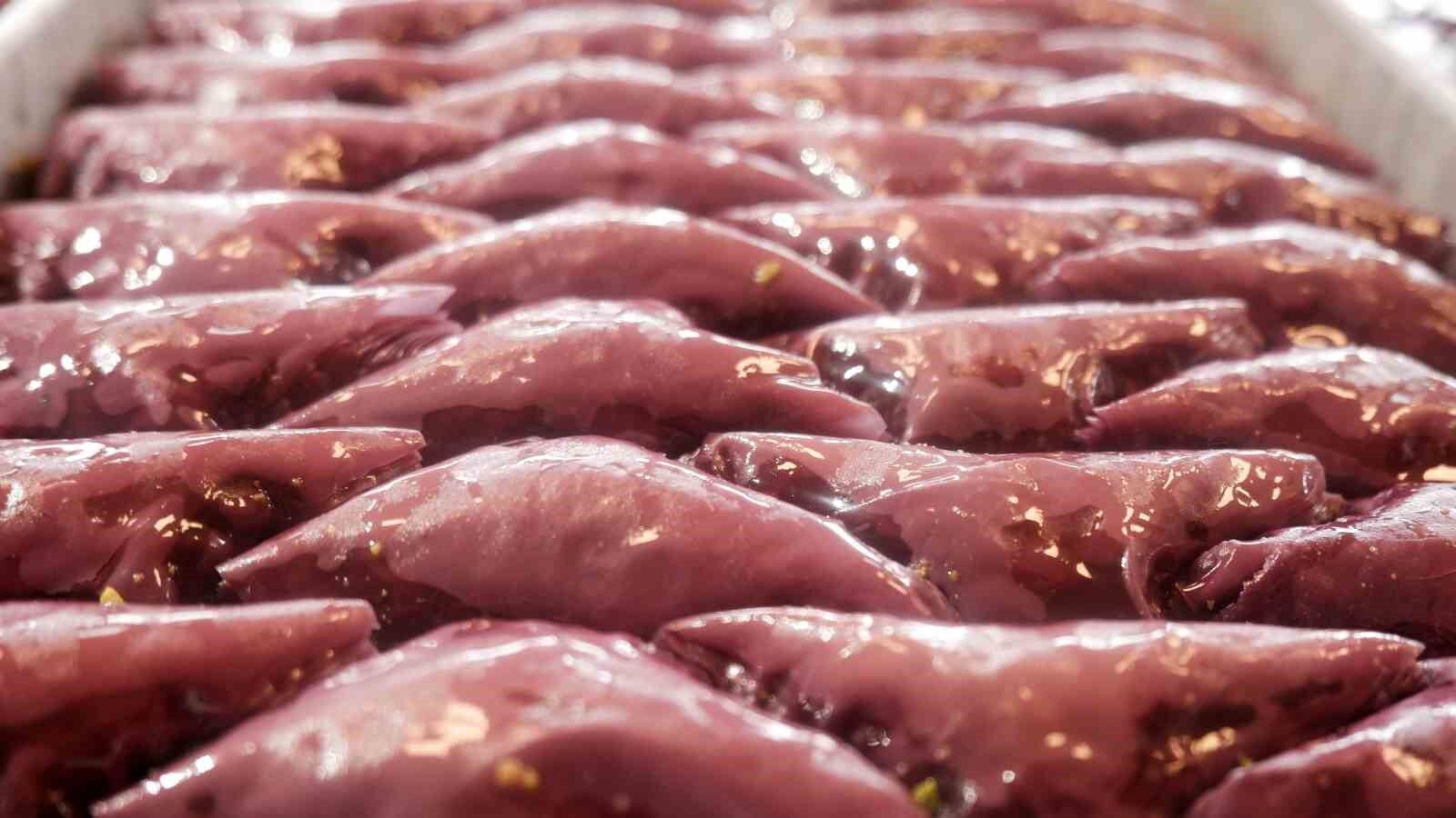 Erzurumlu ustadan mor baklava