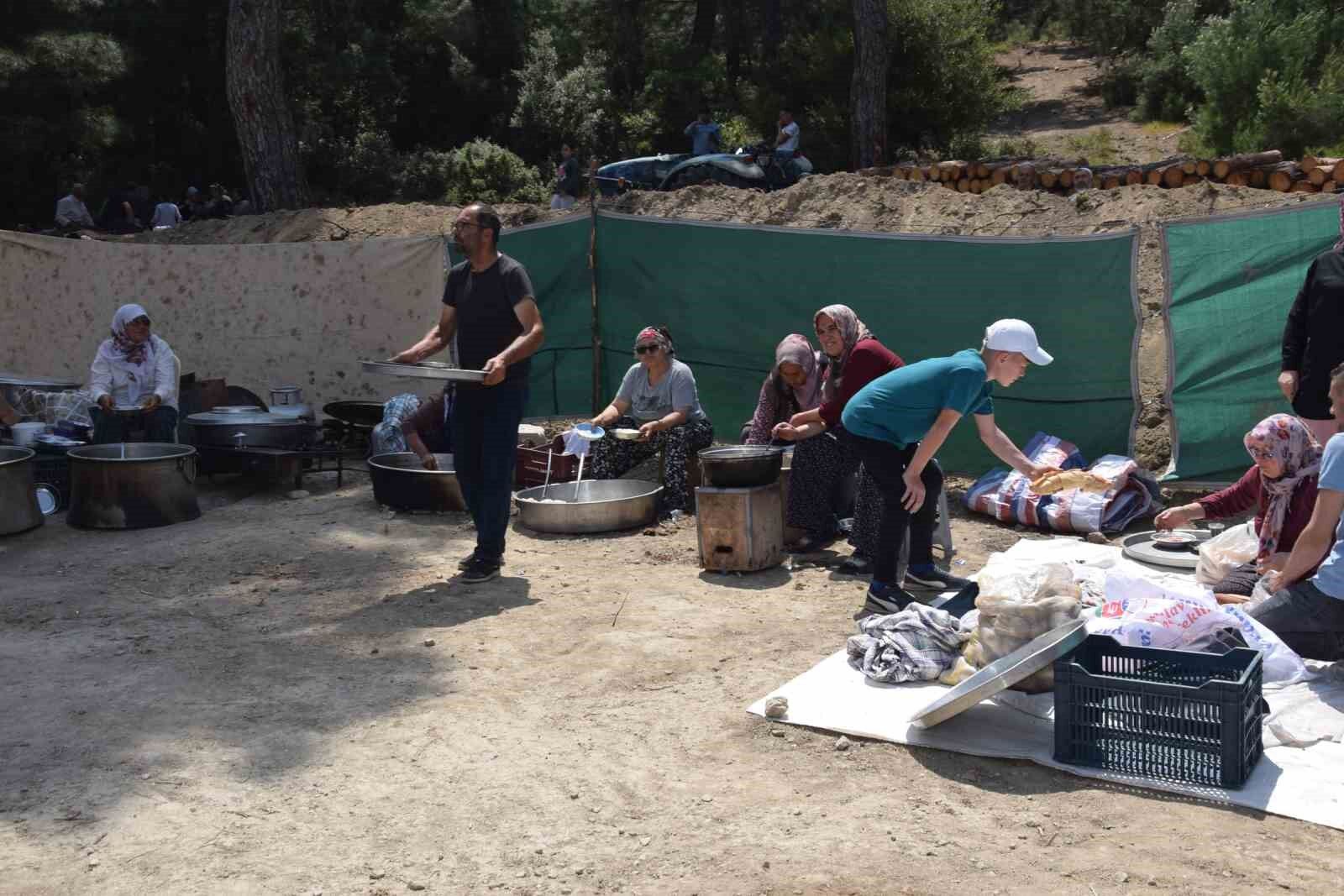 Kırkağaç’ta Abid Dede hayrına yoğun ilgi