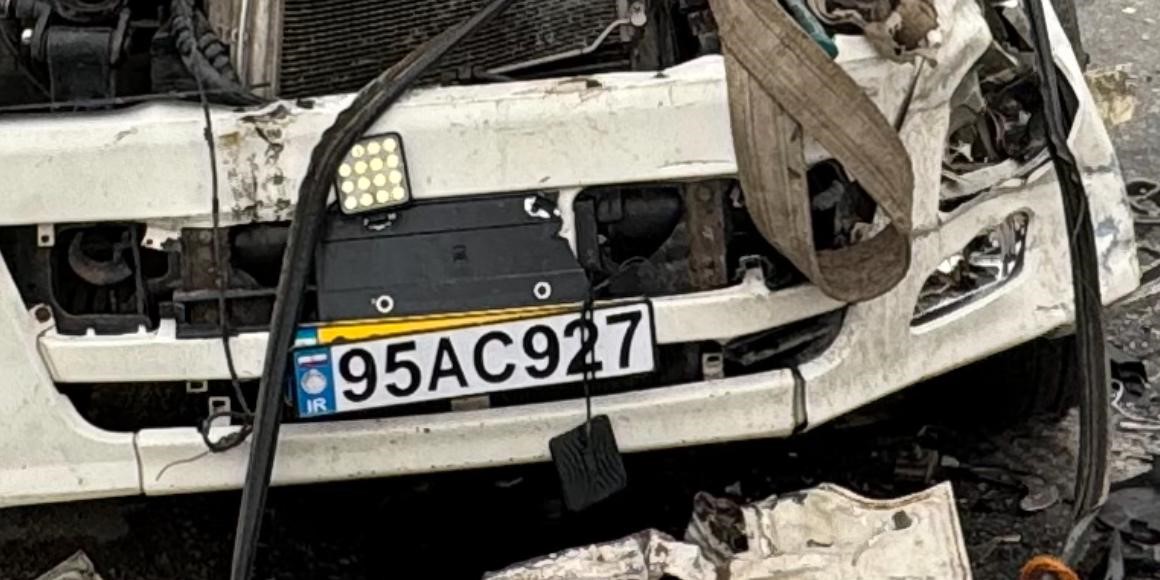 Başkale’de 2 tır kafa kafaya çarpıştı: 2 yaralı