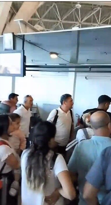 Kars’ta uçak seferi iptal edildi, yolcular isyan etti