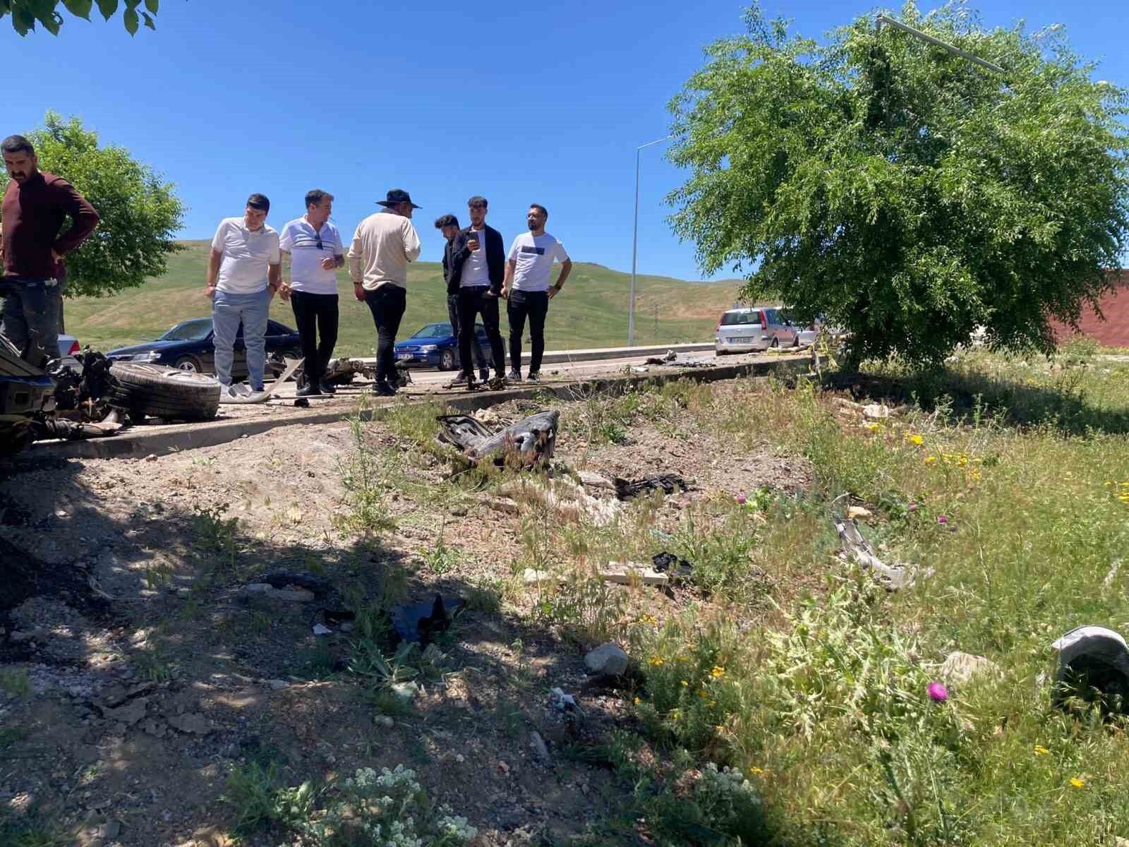 Tekman’da feci kaza: 2’si ağır 8 yaralı