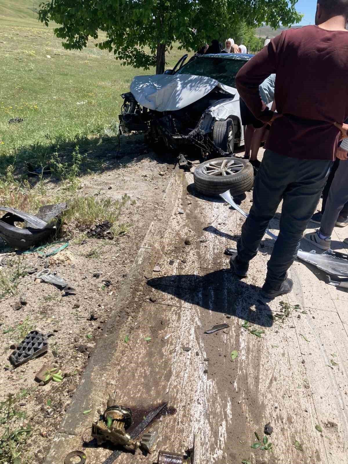 Tekman’da feci kaza: 2’si ağır 8 yaralı