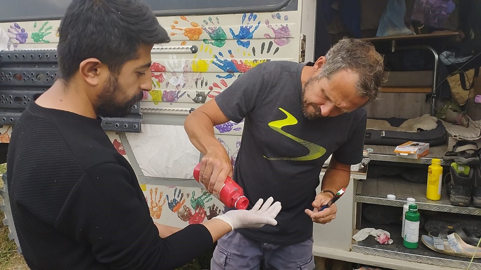 Alman turistler el izleriyle bağ kuruyor