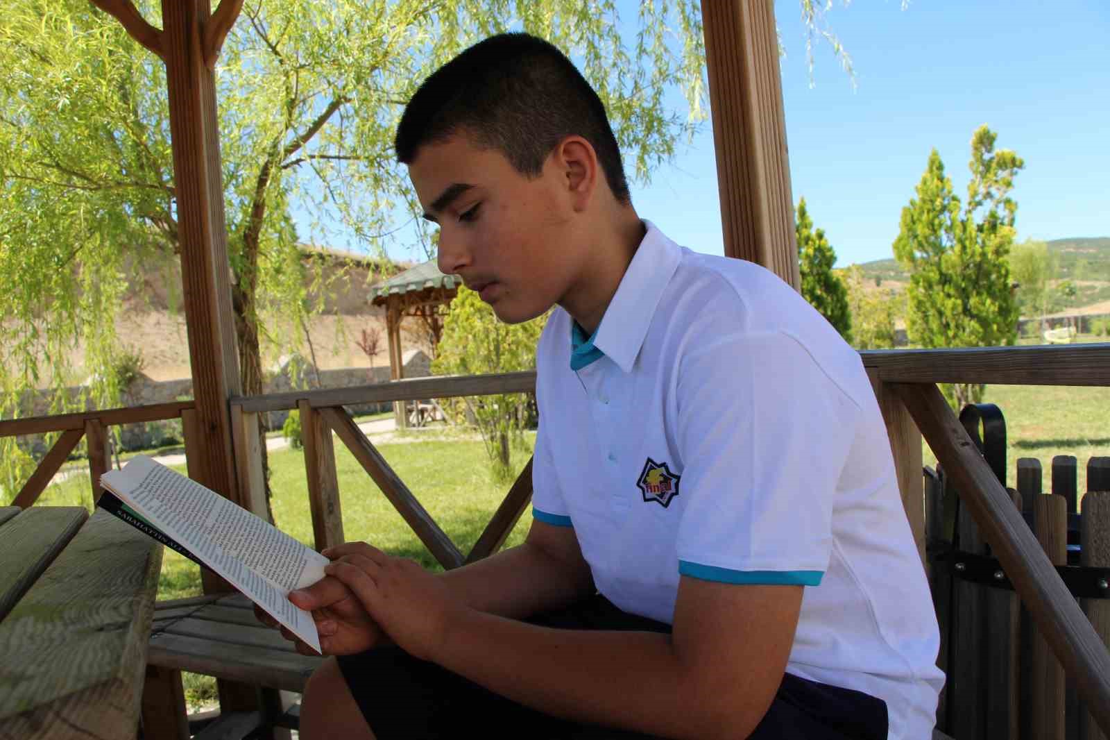 14 yaşındaki Yasir, günde 5 saat çalışarak LGS’den 500 tam puan aldı